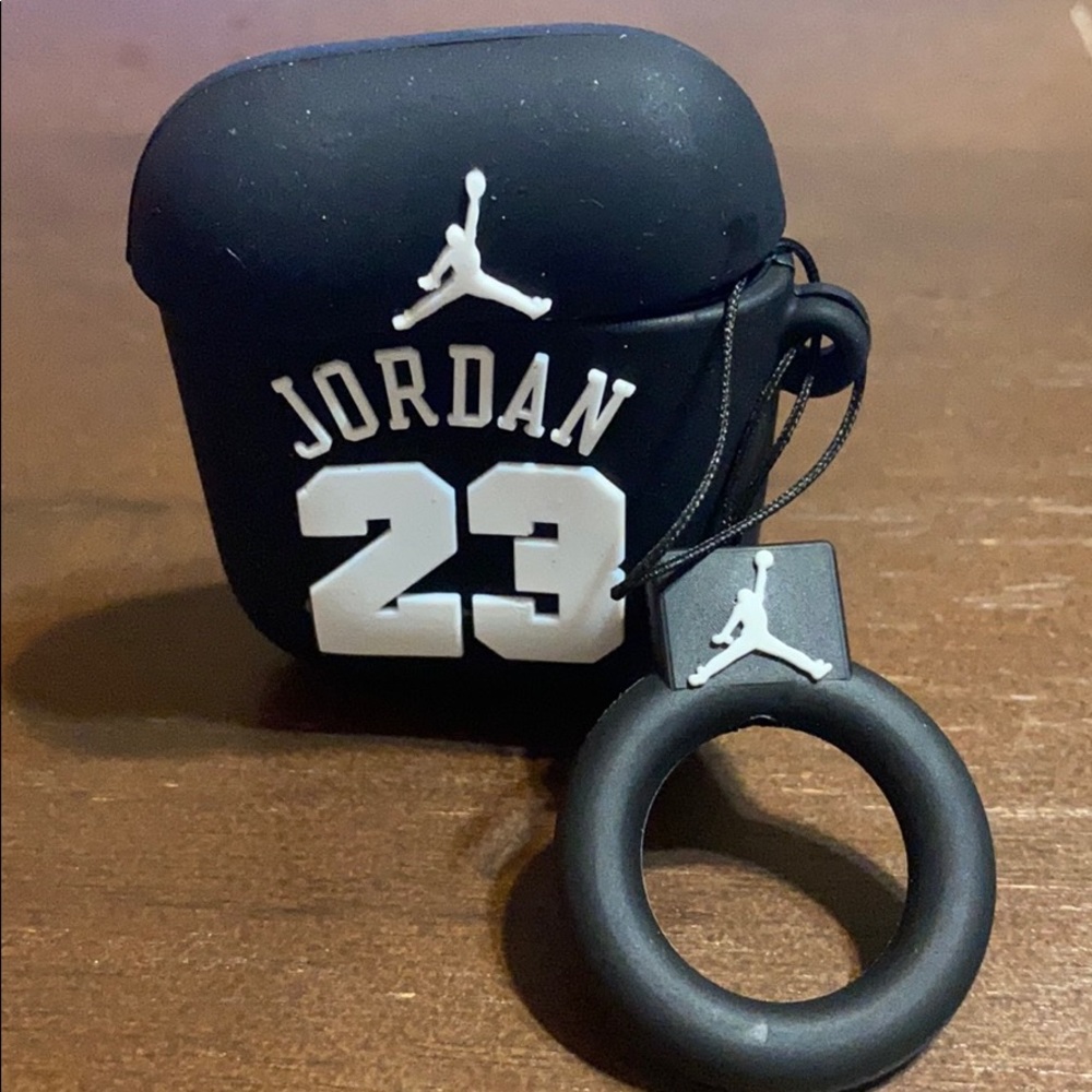 Brand new AirPods fits both 1st and 2nd generation